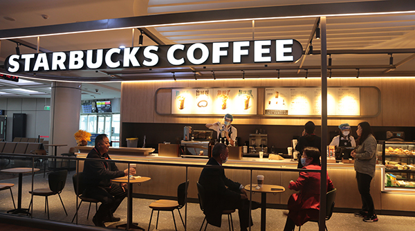 1666750252947086.jpg 西南地區(qū)第一家支線機(jī)場(chǎng)星巴克門店在綿陽機(jī)場(chǎng)正式開業(yè)1011.jpg